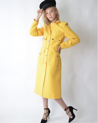 Пальто лимонного цвета